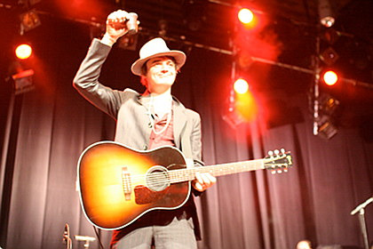 Lässt sich entschuldigen: Pete Doherty beim on3-Festival im Funkhaus (Foto: muenchenblogger.de)