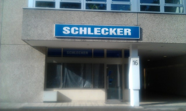 Er ist mitten unter uns Der Schlecker in der Stuntzstraße (Handyfoto: muenchenblogger)