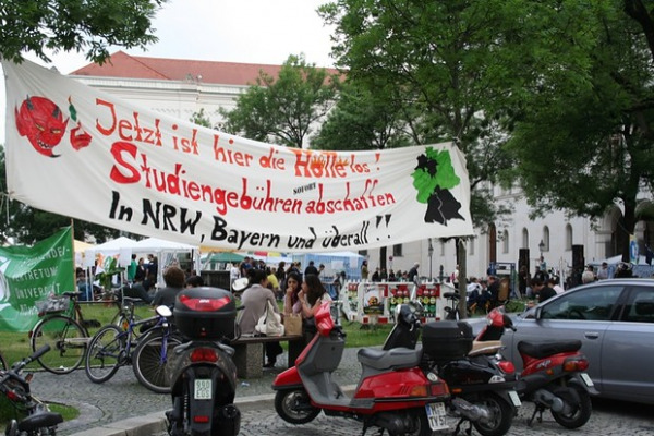 Im Sommer wurde u.a. bei einem Bildungscamp protestiert (Foto: muenchenblogger)
