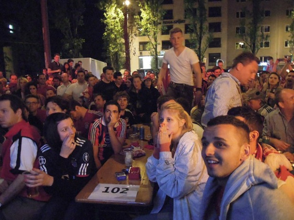 Entsetzen nach Robbens Elfmeter-Versuch (Foto: muenchenblogger)