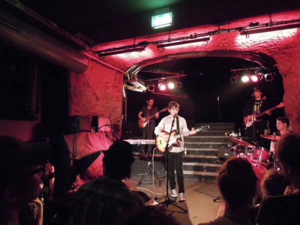 Umweltschonender Feiern Der Milla-Club - bei einem Konzert vom Nino aus Wien (Foto: MünchenBlogger)