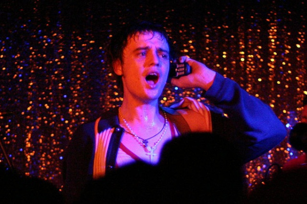 Ein Denkmal für das Atomic Pete Doherty bei einem Auftritt im Atomic (Archivfoto: MünchenBlogger)