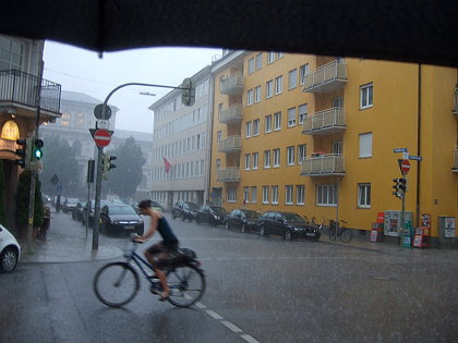 Sommergewitter Nasser geht's nicht: Szene aus der Maxvorstadt (Foto: muenchenblogger)