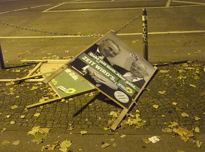 Herbstlaub "Du lerne lächeln, wenn das Laub, dem leichteren Wind ein leichter Raub, hinabschwankt und verschwindet." (Foto: muenchenblogger)