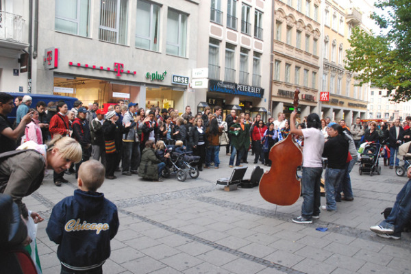 Andrang bei den Straßenmusikanten