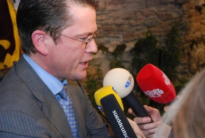 "Kein Kavaliersdelikt wie Falschparken" Guttenberg am Nockherberg 2009 (Foto: muenchenblogger)