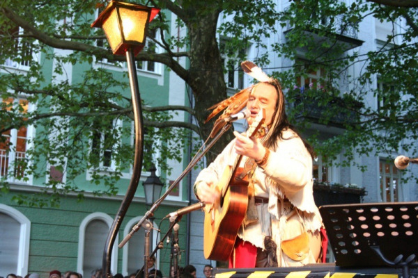Willy Michl bei einem Protestkonzert mit der Laterne der Gisela (Foto: MünchenBlogger)