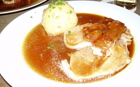 Preis gut, schmeckt gut: Der Schweinsbraten im Faun (Foto: muenchenblogger)