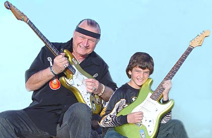 Dick Dale mit Sohn