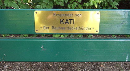Kati Dackel Parkbank