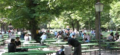 Biergarten, Foto: Fritz Geller-Grimm, CC-By-SA-2.5