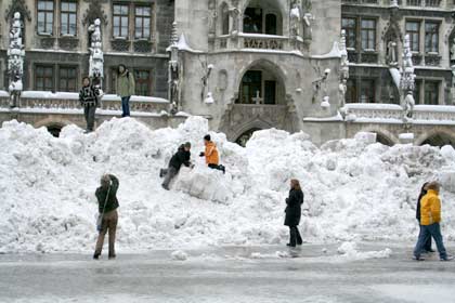 Schneeberge auf dem Marienplatz